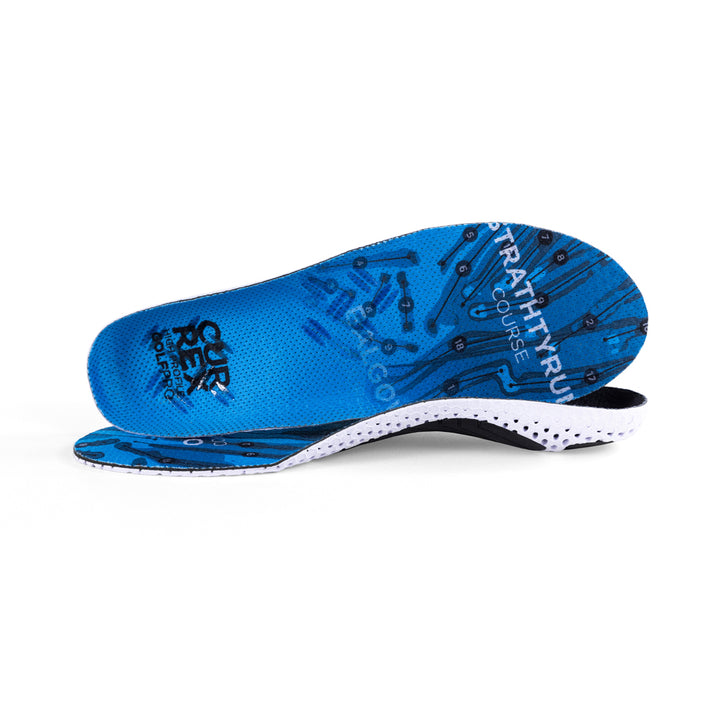 View of pair of blue high profile GOLFPRO insoles, one standing on side to show top of insole, second insole set in front showing its profile while toe is facing opposite direction #1-wahle-dein-profil_high