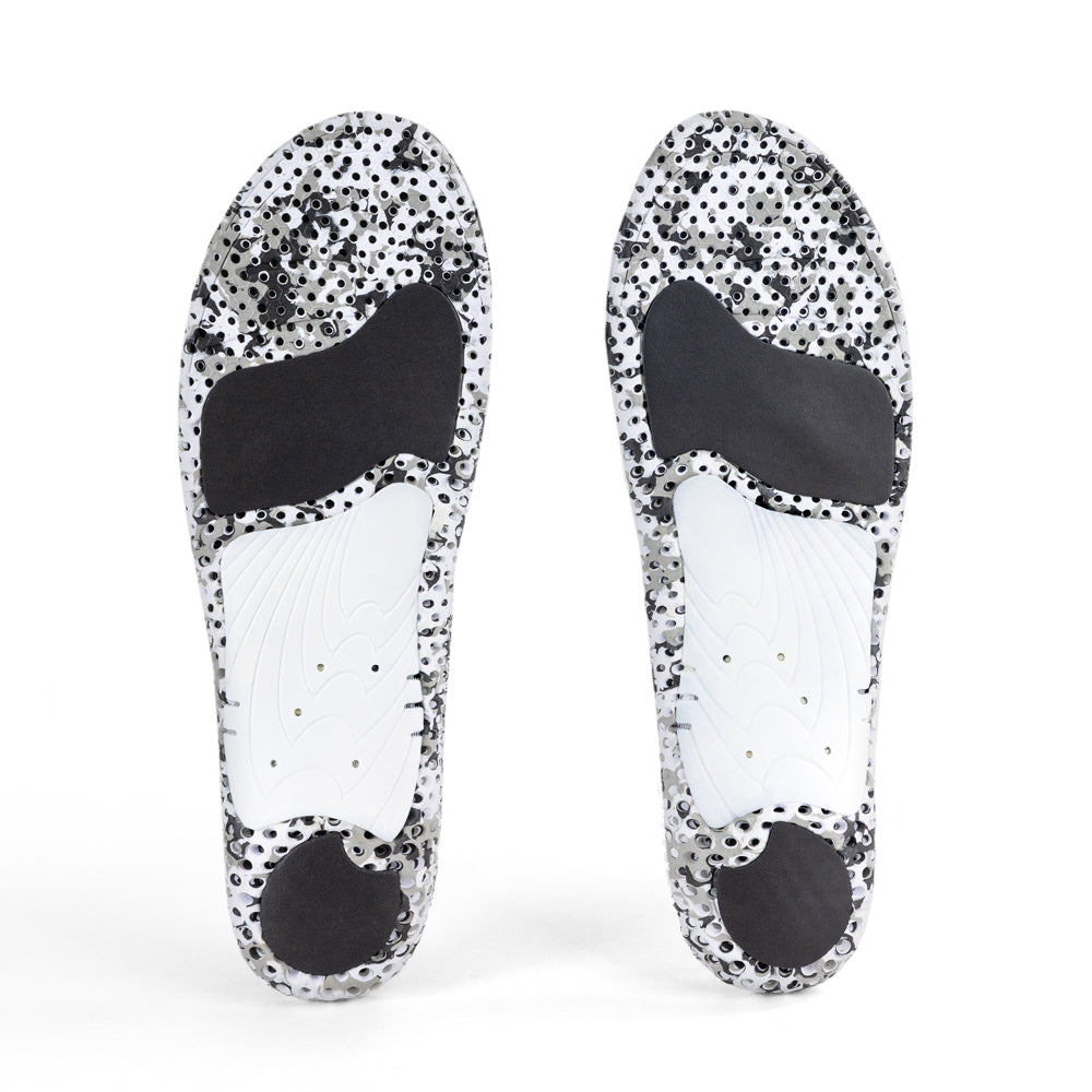 Base view of HIKEPRO low profile insole pair with white arch support, gray heel pad, black forefoot cushioning pad, white and black camo base #1-wahle-dein-profil_low
