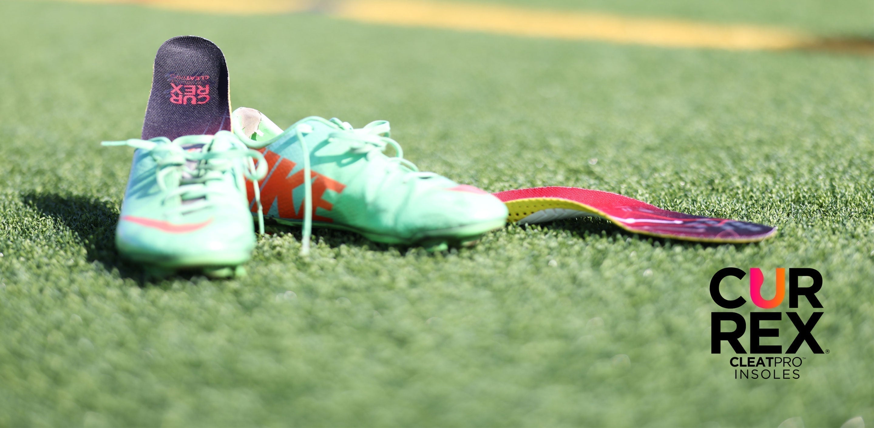 Choosing the right soccer boots for a flat foot | CURREX