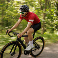 Man cycling through hike trail on a summer day #1-wahle-dein-profil_med